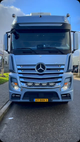 Onam pornoda qizining mushukini yalaydi